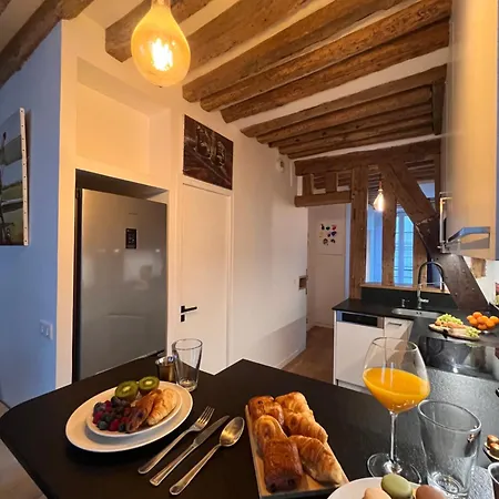 Appartement A Saint-paul En Plein Coeur Du Marais 4 Pers Paris